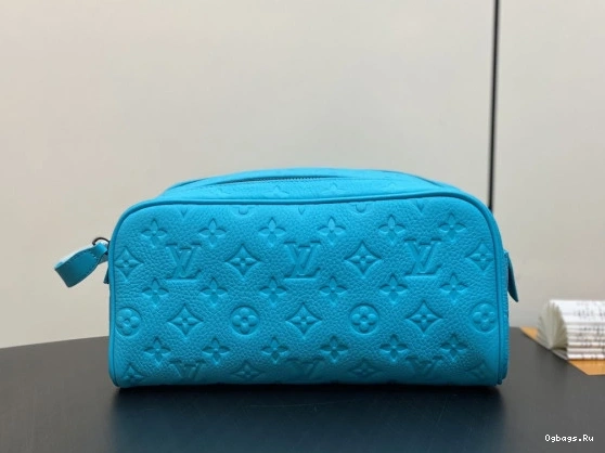 POUCH-28*15*16.5cm LOUIS VUITTON DOPP KIT TOILET 0330